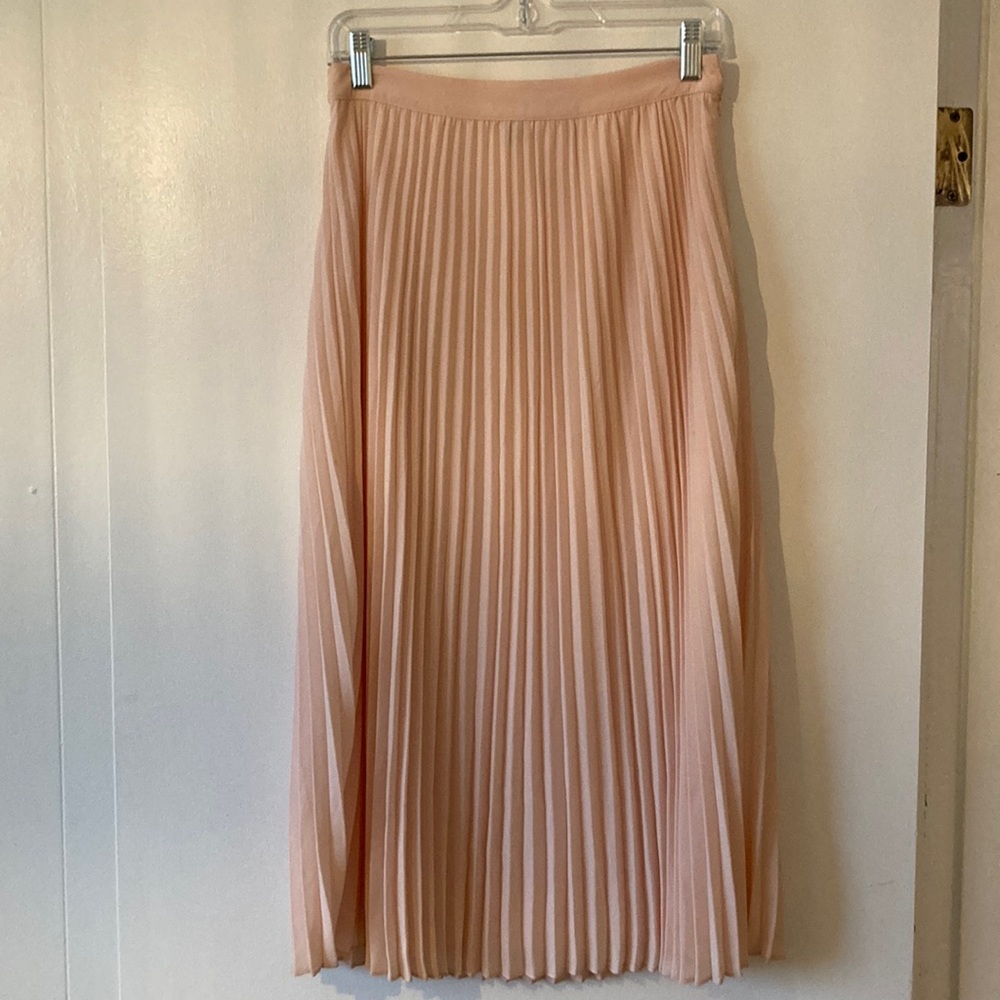 Pink Forever 21 pleated skirt